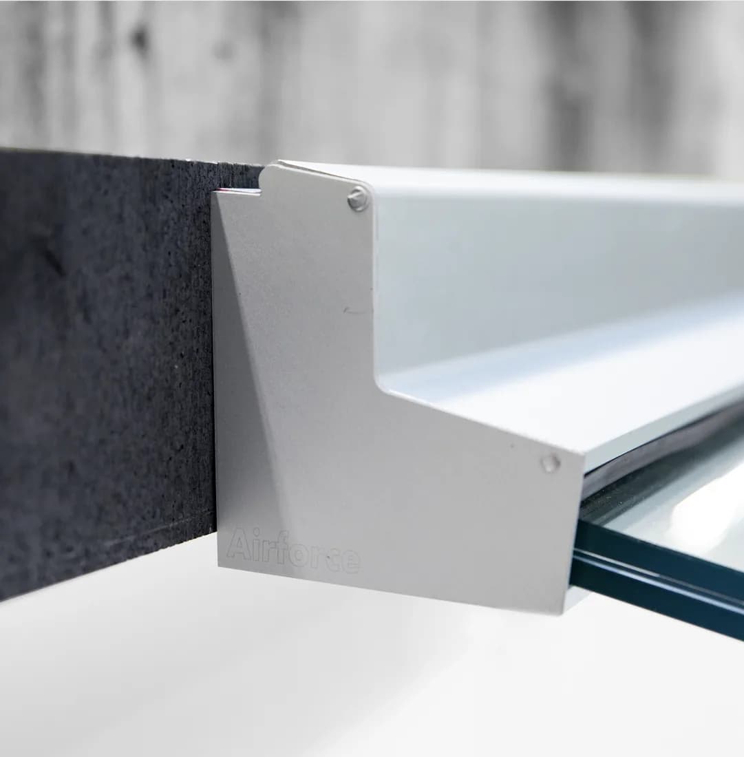 Sezione tecnica del modello MQ-21 — Pensilina larga, sbalzo 1100 mm