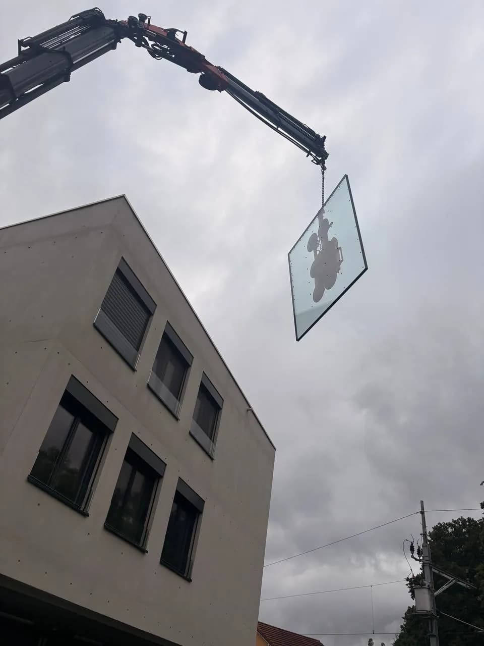 Levage à la ventouse le long de la façade
