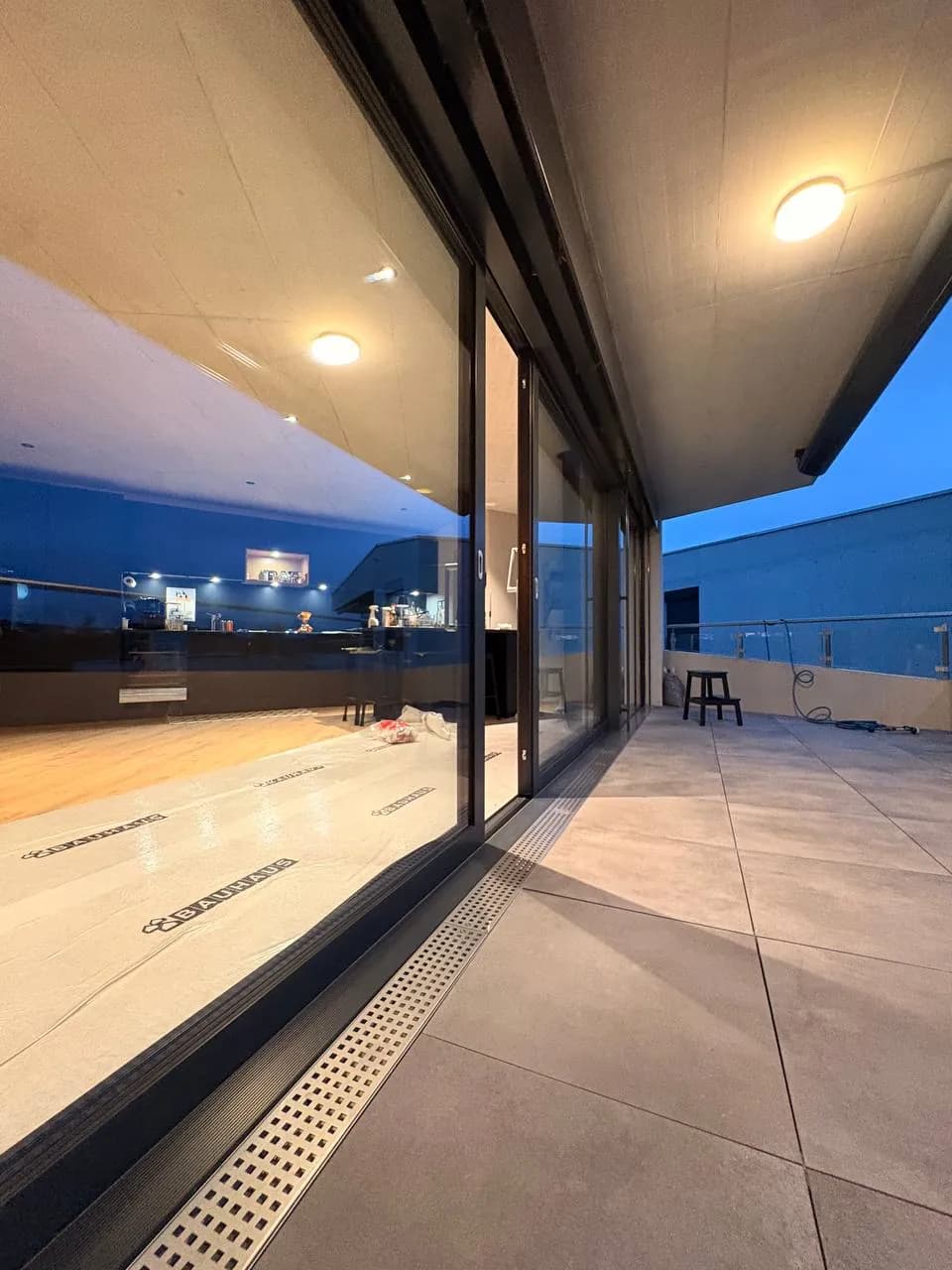 Belfaux, terrasse à la tombée du jour